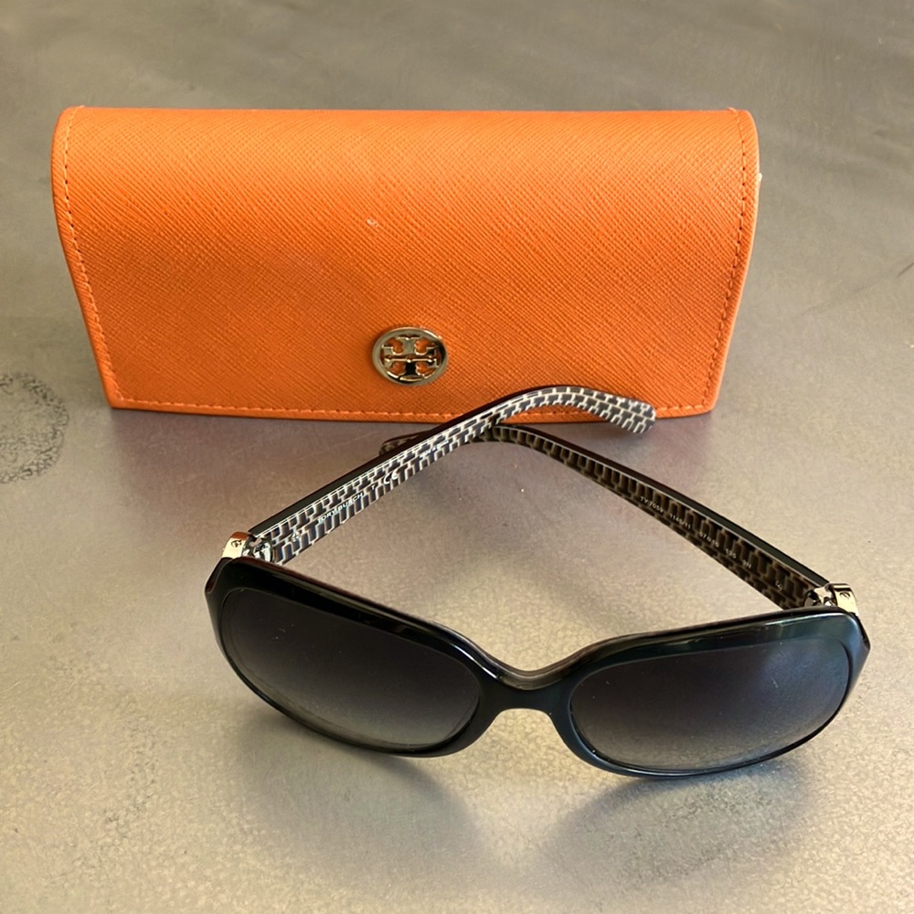 Tory Burch Fashion authentic women's sunglasses in black with carry case